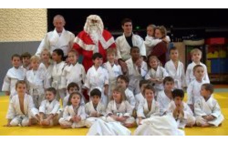 Visite avancée du Père Noël au Baby Judo