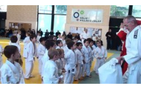 Visite du Père Noël au baby judo